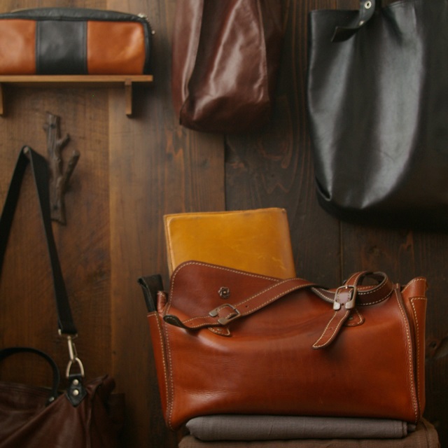 ライフスタイルに合わせて手作り。使える秋の革鞄・革小物いろいろ