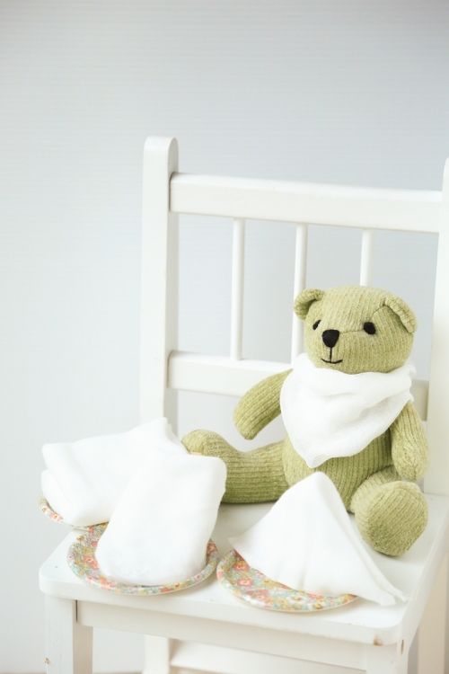 簡単なのに可愛い手作り赤ちゃんグッズ～いくつあっても困らないガーゼのハンカチスタイ