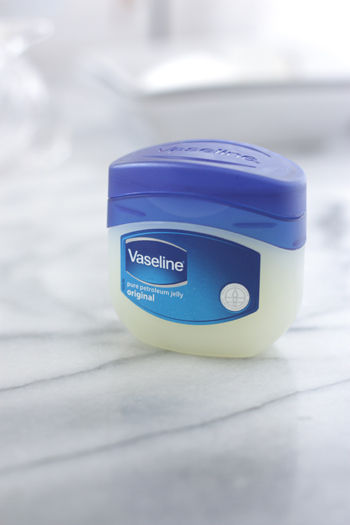 １００％天然成分。ヴァセリンで保湿対策