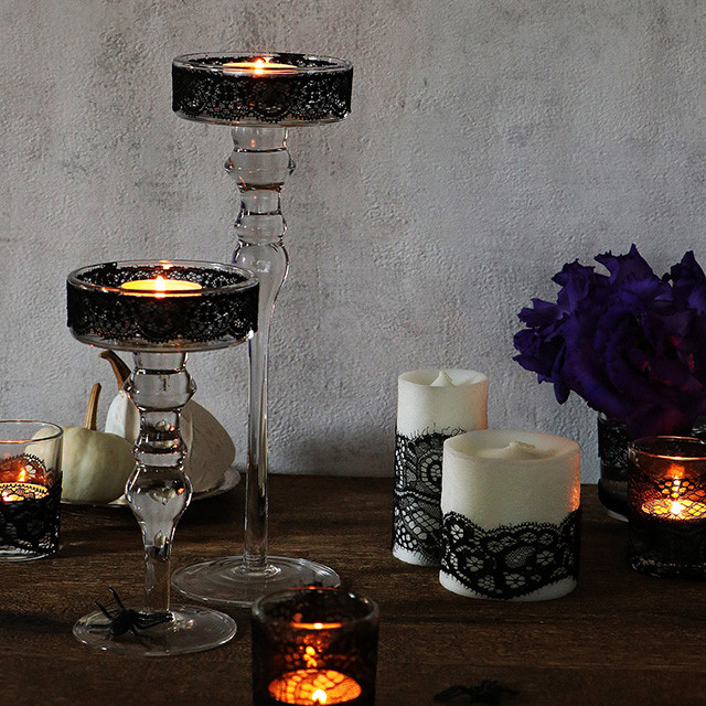 黒レースを巻くだけ♪ 大人ハロウィンの簡単キャンドルアイデア