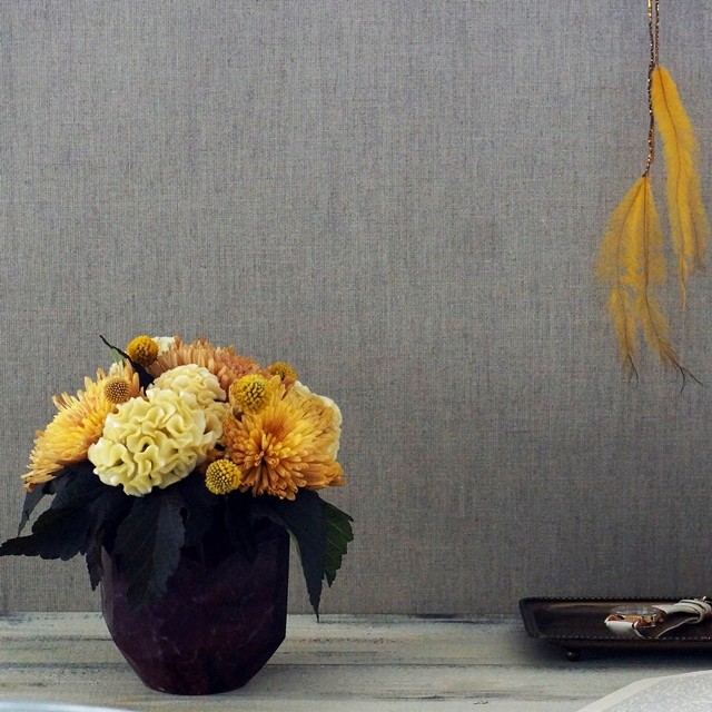 【秋の花色配色】マスタードイエロー＆茶色　大人シックに菊を飾る♪ 秋インテリアのポイントに