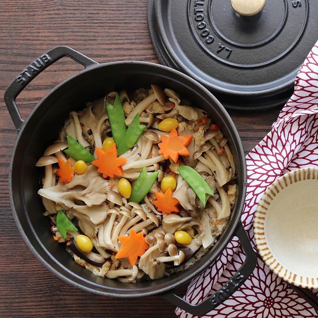 麺つゆが決め手！ 新米の季節に作りたい「キノコたっぷりの炊き込みご飯」