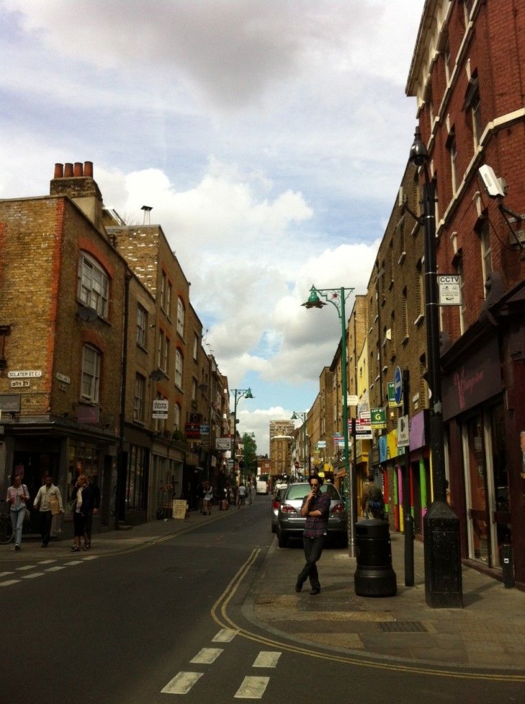 ロンドン・ペニーレーンで掘り出し物探し