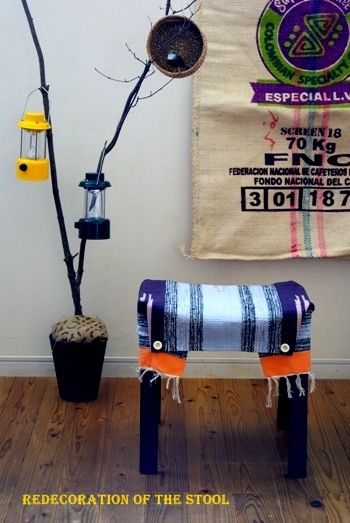 ピンブローチで留めるだけ。300円で簡単スツールのリメイク