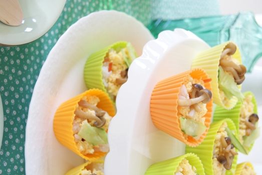 持ち寄りパーティにも！シリコンカップでプチケーキ寿司