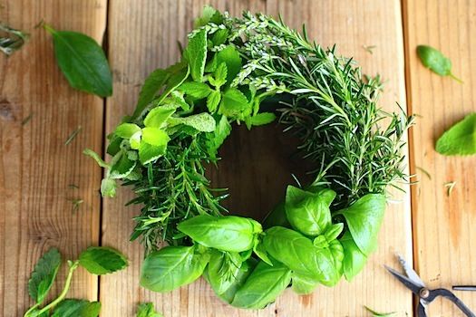 簡単涼しげ、香る夏のハーブリース