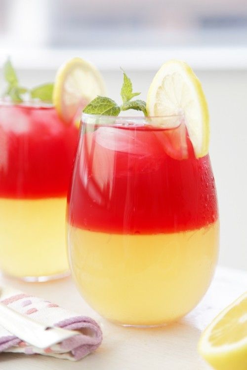 新食感！　レモネード＆ハイビスカスティーの２層ドリンク