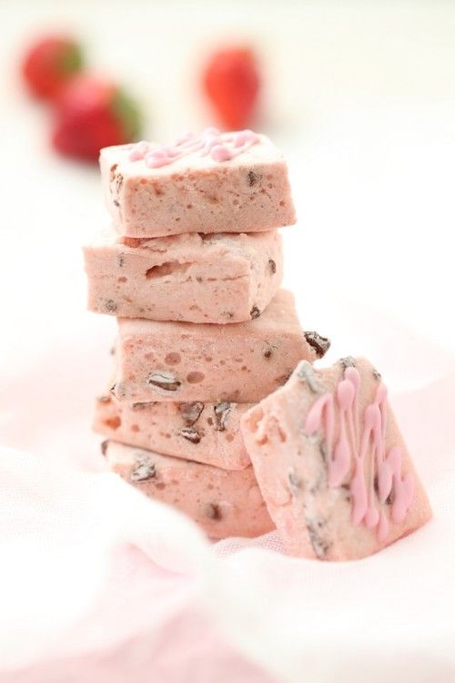 さくら色が可愛い！　苺とチョコのギモーブ