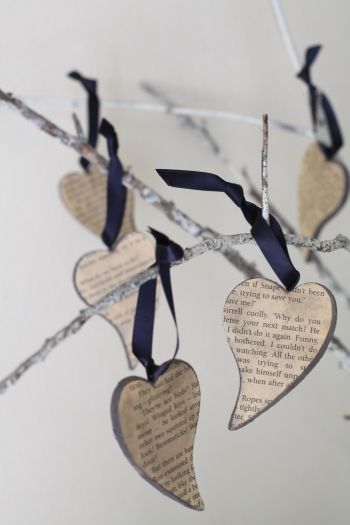 クッキー型で。クレイと洋書でつくるオーナメント