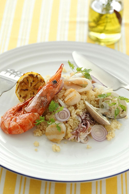 メインにもおすすめ！クスクスと魚介のサラダ