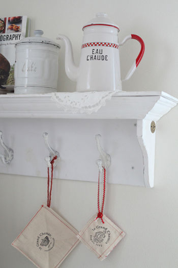 かわいくて実用的！簡単手づくりポットハンドルカバー＆ティーマット