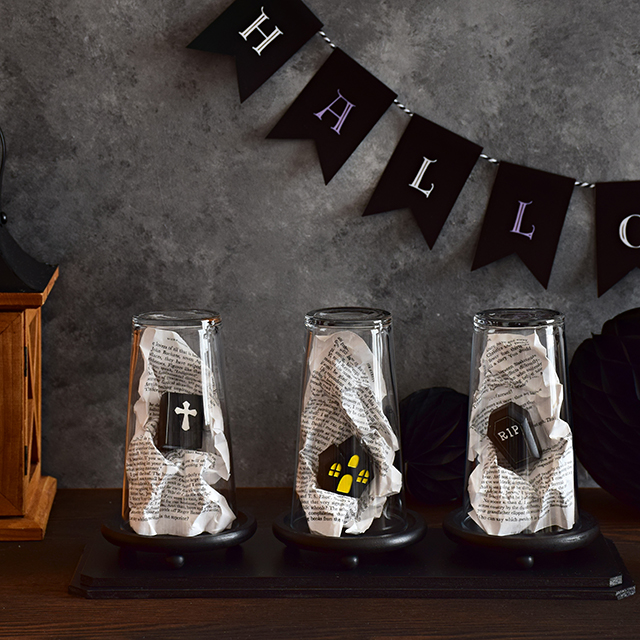 100均のグラスとコースターで簡単！ ガラスドーム風のハロウィンディスプレイ