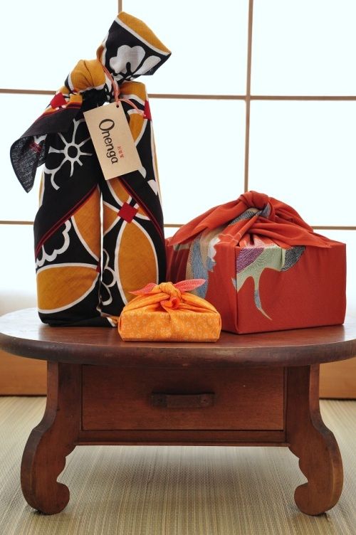 いろいろ使える風呂敷で、サプライズなお年賀をお届けしよう