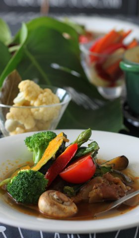 簡単！美味しい夏の彩り野菜のカレー＆ピクルス