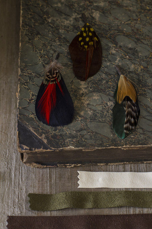 読む気満々！読書の秋にお洒落な羽根しおり