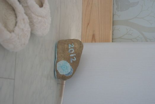 石をドアストッパーにアレンジ