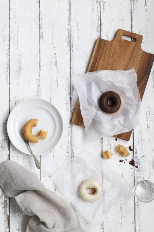 人気のあのドーナツが表紙に・・・？　フォトスタイリングの本、制作追い込み中！