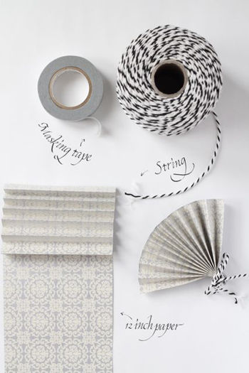 お正月にぴったり。手作りの小さな扇をモダンにアレンジ