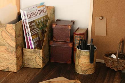 包装紙でデスク周りをすっきりと