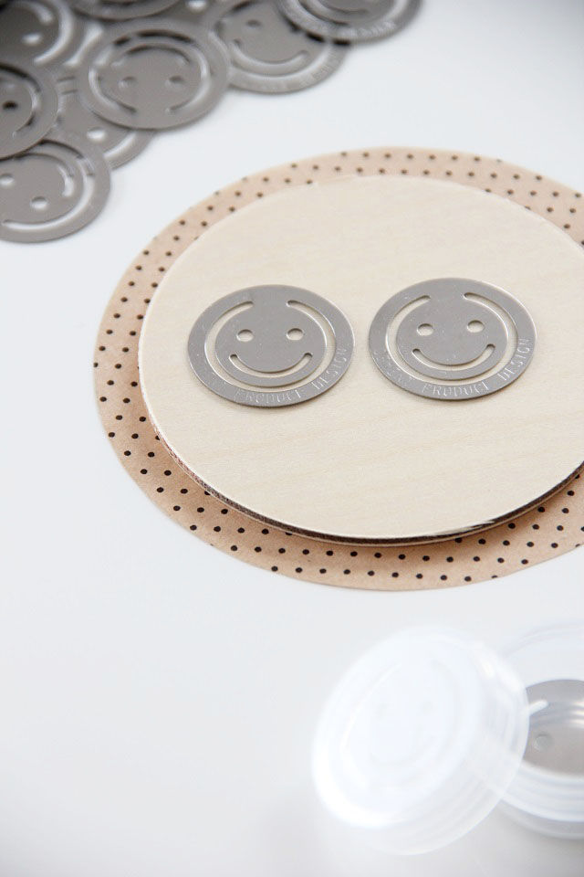 お仕事中にもスマイルを！『ハッピー フェイス クリップ』