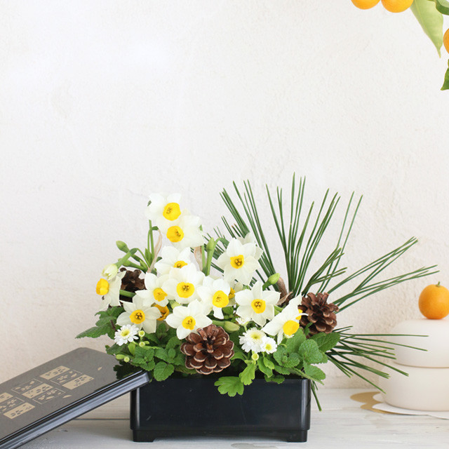 花代0円！100均のお重に庭花でお正月アレンジ　かんたん飾り方つき