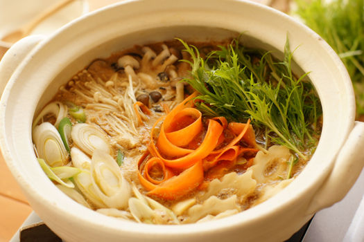 湯葉も楽しめる豆乳鍋