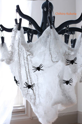 イケアの物干しをハロウインのグッズに