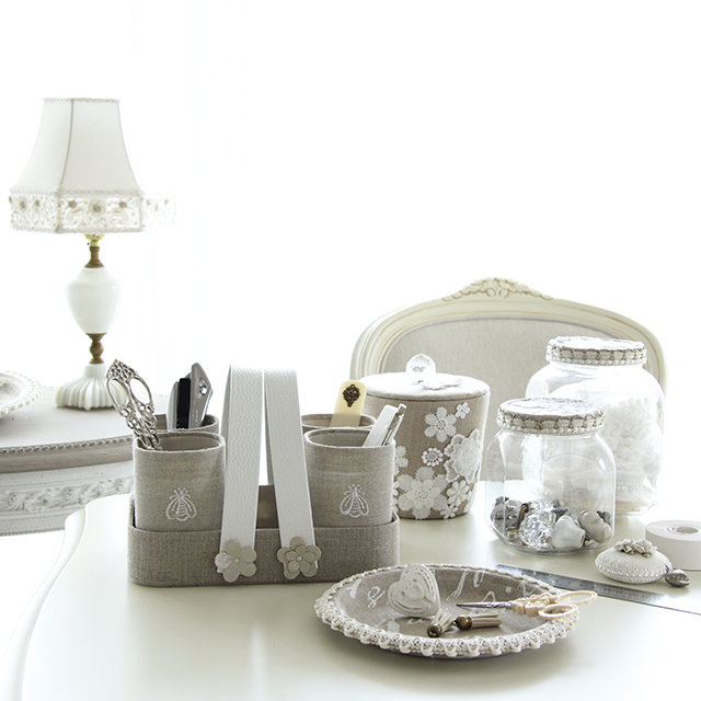 100均小物入れで作る簡単☆カルトナージュ“レザーハンドル付きパニエ“後編