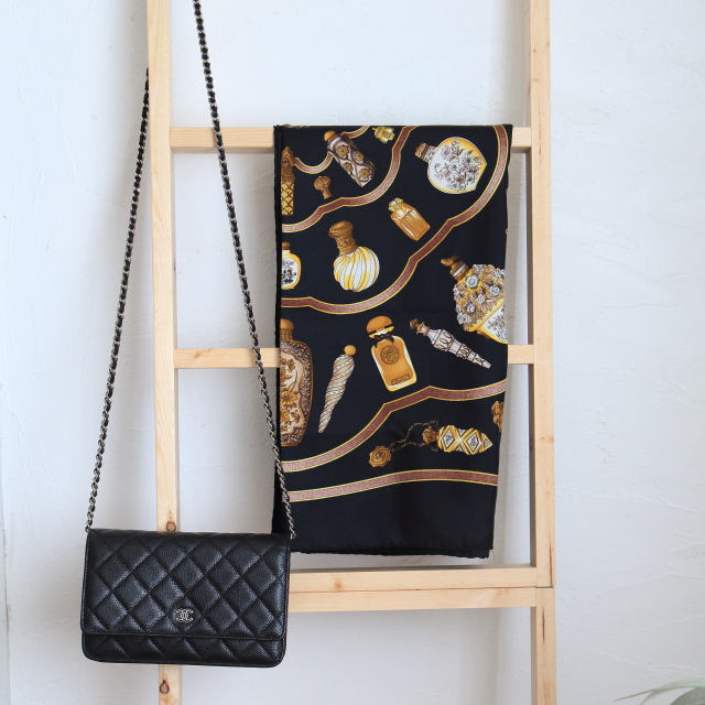 話題のドラマの主人公も愛用！ スカーフを上手に使ってクローゼットをミニマムに