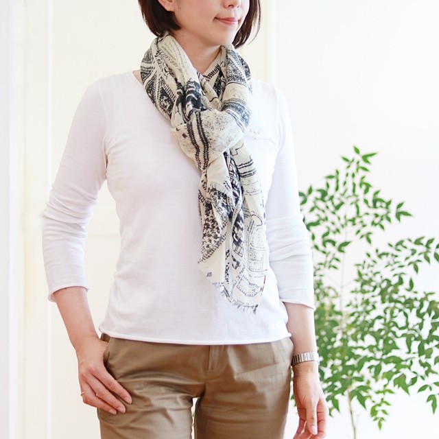 ポイントは空気感!! お洒落にストールを巻くコツ