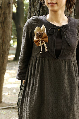 木の実や落ち葉がアクセント♪フェルトのコサージュ作り