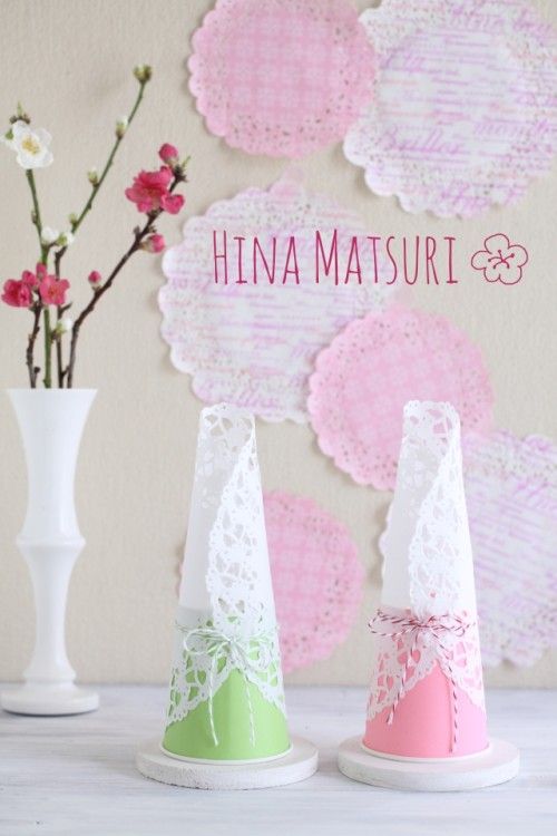 レースペーパーと紙コップでつくる簡単おひなさま♪