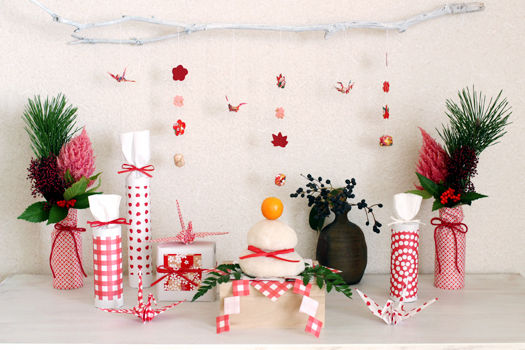 紅白の折り紙で、可愛いお正月飾り