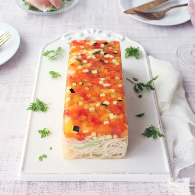 夏に余ったそうめん救済レシピ！ キラキラそうめんケーキの作り方